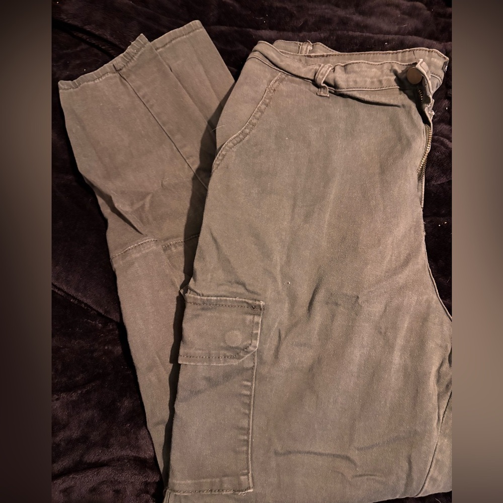 Fashion Nova Women's Cargo Pants in Olive Green